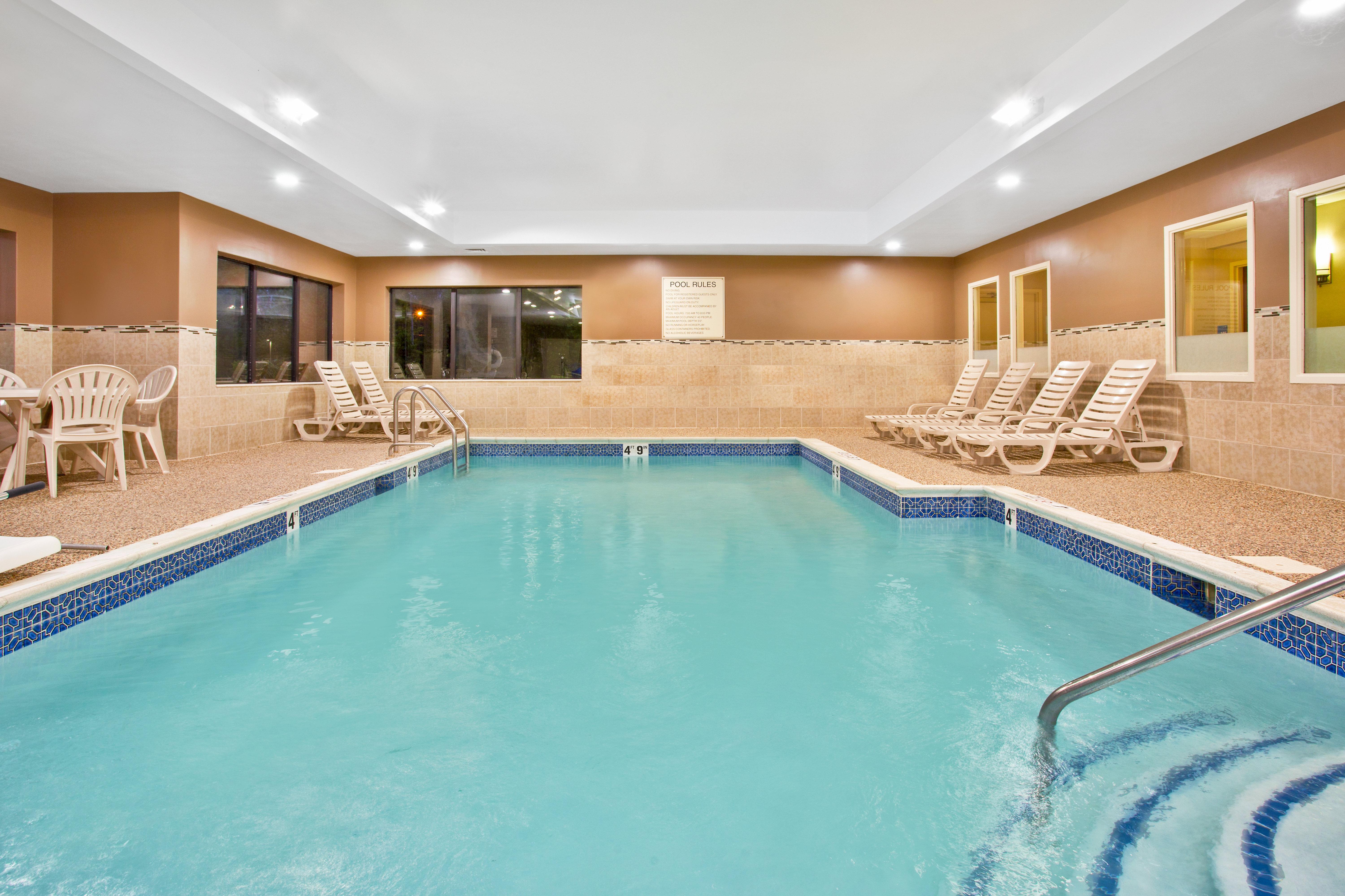 Holiday Inn Express & Suites Bradley Airport By Ihg Windsor Locks Exterior photo
