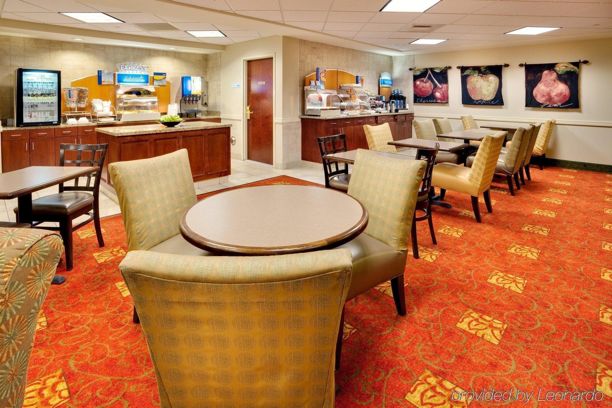Holiday Inn Express & Suites Bradley Airport By Ihg Windsor Locks Exterior photo